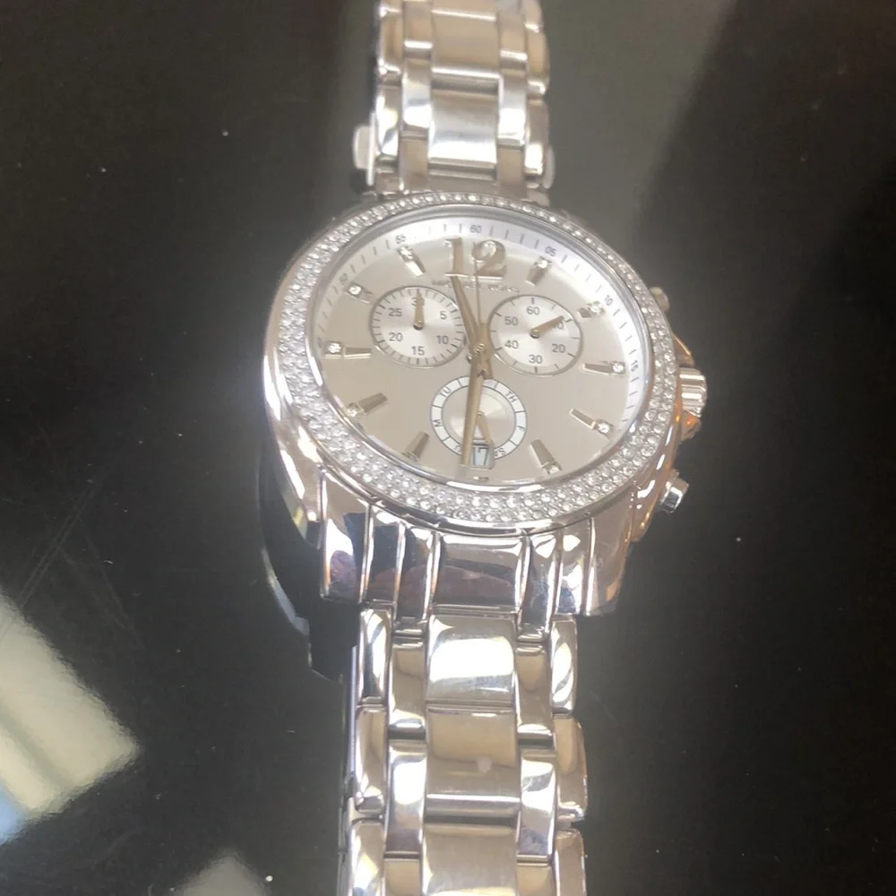 MICHAEL KORS WATCH- needs battery- small wrist